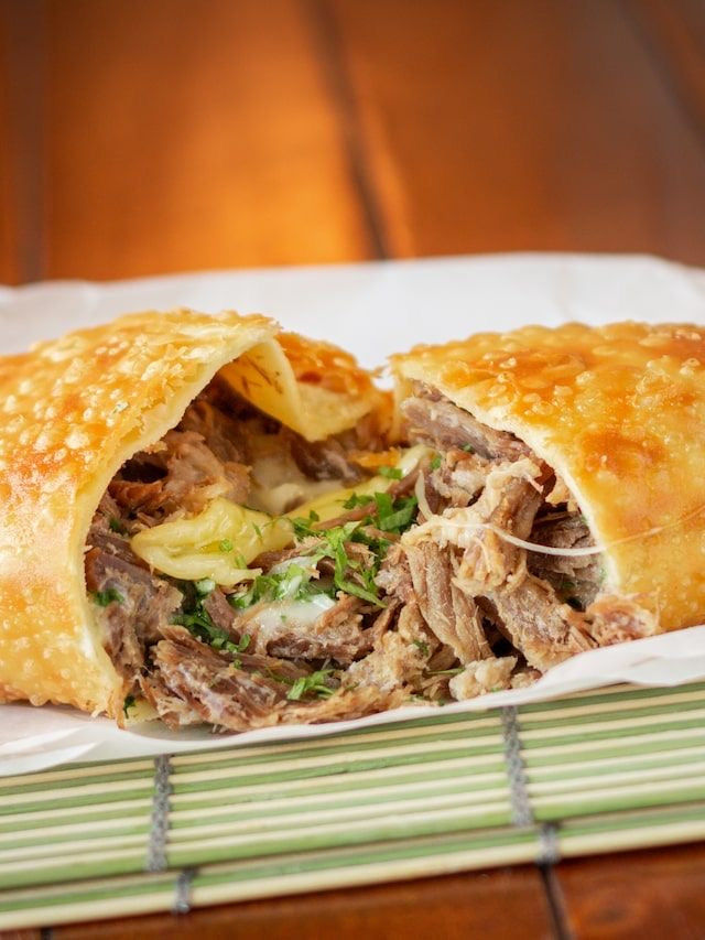 Pastel de Carne com queijo